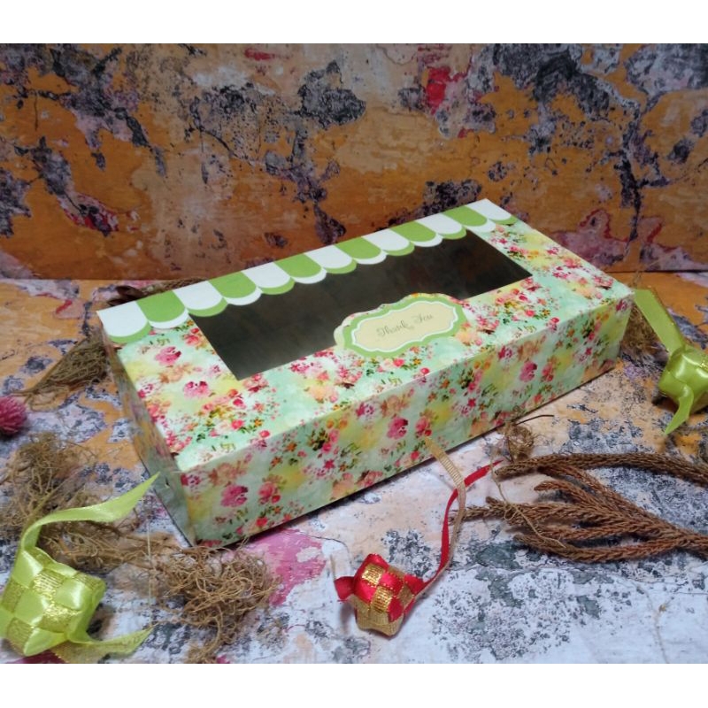 

iDk90 Sale box 25-12,5-5cm @10pcs free card