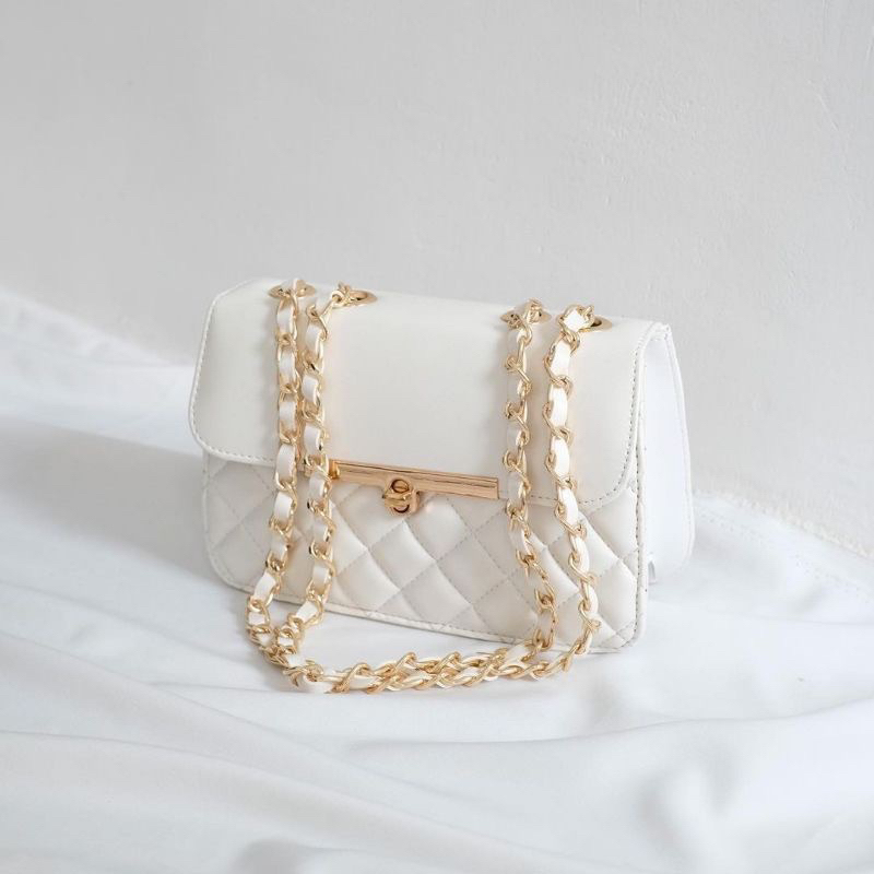 Preloved Flicka white