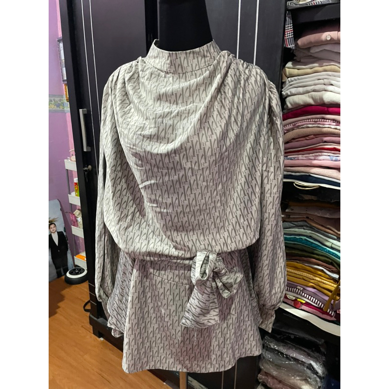 KIND BLOUSE VANILLA HIJAB (PRELOVED)