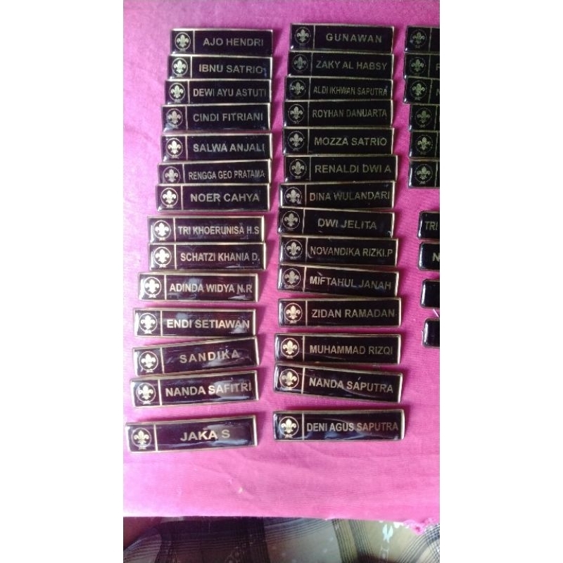 

Name Tage Kuningan Berlapis Resin Bening