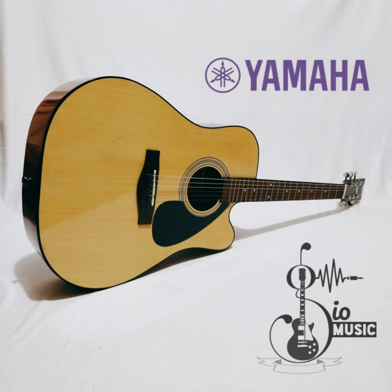gitar akustik Yamaha Jumbo