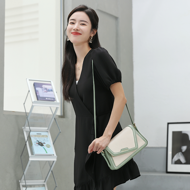 [New Arival] BOSTANTEN Tas Diagonal Selempang Wanita dengan Tali Bahu Ganda