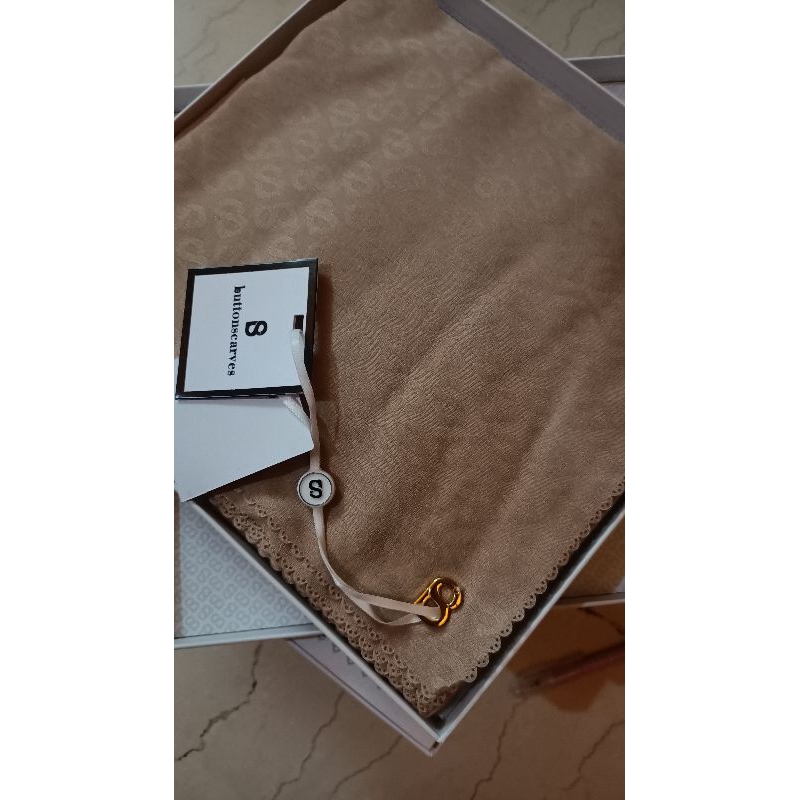Everyday Tapis Embossed Buttonscarves - Wheat