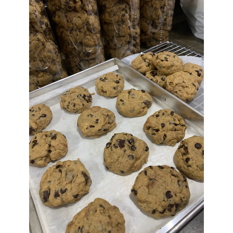 

soft vanilla cookies dengan choco chips dan chocolate chunks