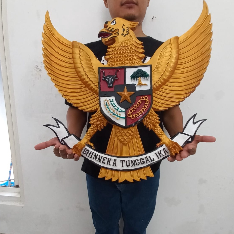 Hiasan Dinding Pajangan Dekorasi Burung Garuda Pancasila Indonesia Ukir Pajangan Dekorasi Kantor Rumah Sekolah Logo Patung Burung Garuda Gold Fiber Besar 3D Hiasan Dinding Pancasila Lambang Negara Indonesia 57x57cm Premium