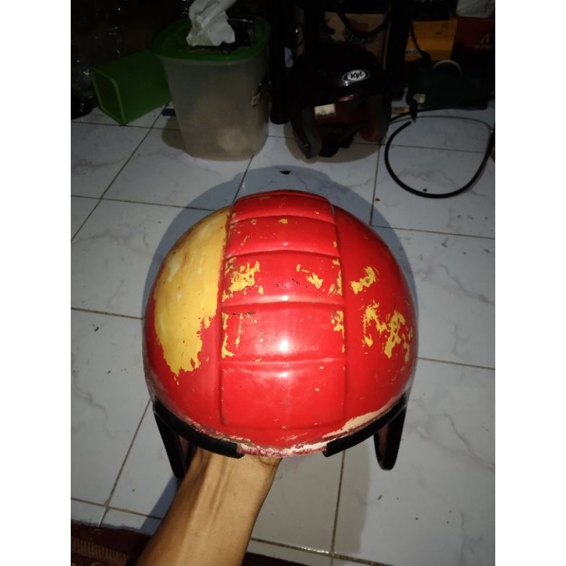 helm robot merah