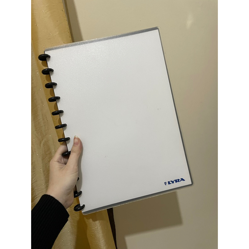 

LYRA SKETCH BOOK A4 ISI ±20 LEMBAR