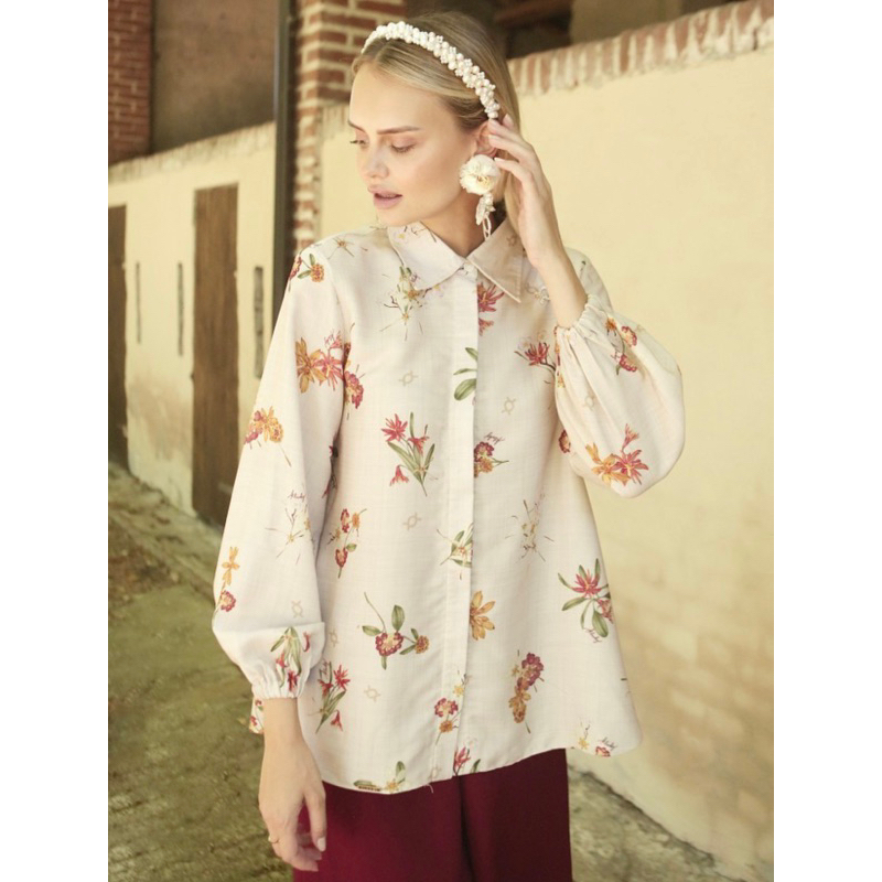 Daphne Blouse Wearing Klamby Sale