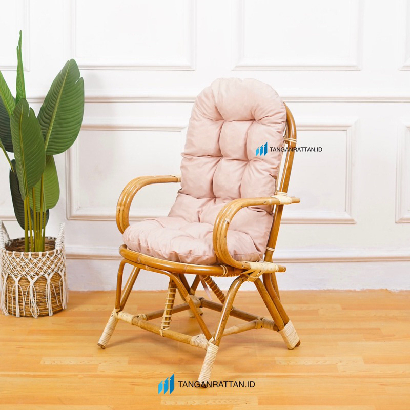 KURSI TERAS PENGKI ROTAN DAN BANTAL FULL UNTUK DEWASA / KURSI SANTAI MINIMALIS ARMCHAIR ROTAN FINISHING MELAMIN
