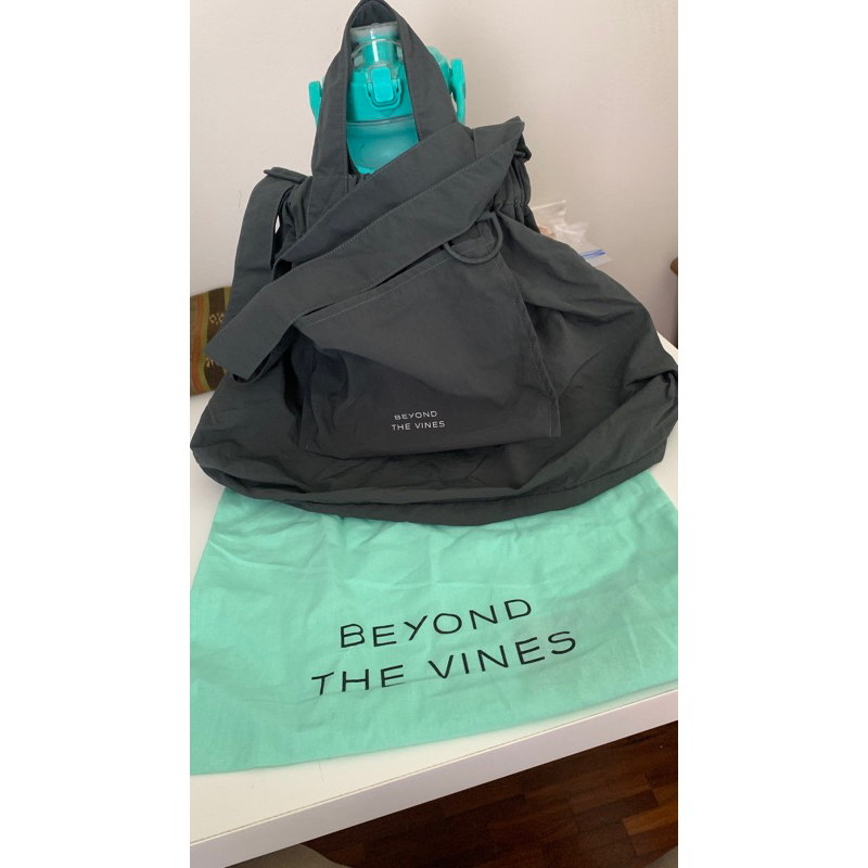 Beyond The Vines Medium Dumpling Bag in Olive