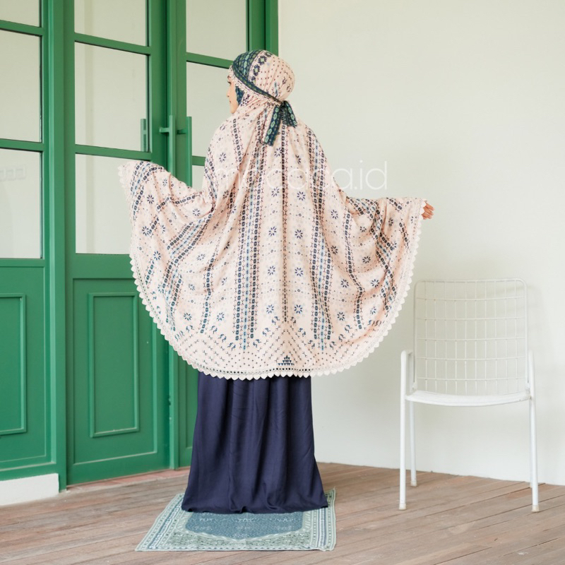 Mukena Dewasa Jumbo 3 in 1 seri navy cream Tali Lebar Renda cantik cocok untuk kado gratis tas travelling pouch cantik bisa gosend bandung bahan super adem halus ringan tidak menerawang