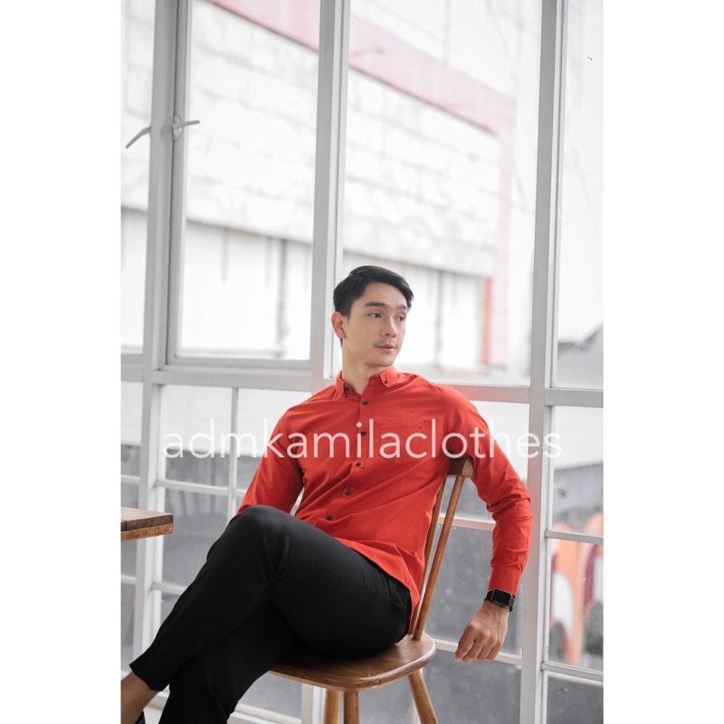 Kemeja pria cowok polos slimfit kasual basic HeM lengan panjang merah bata