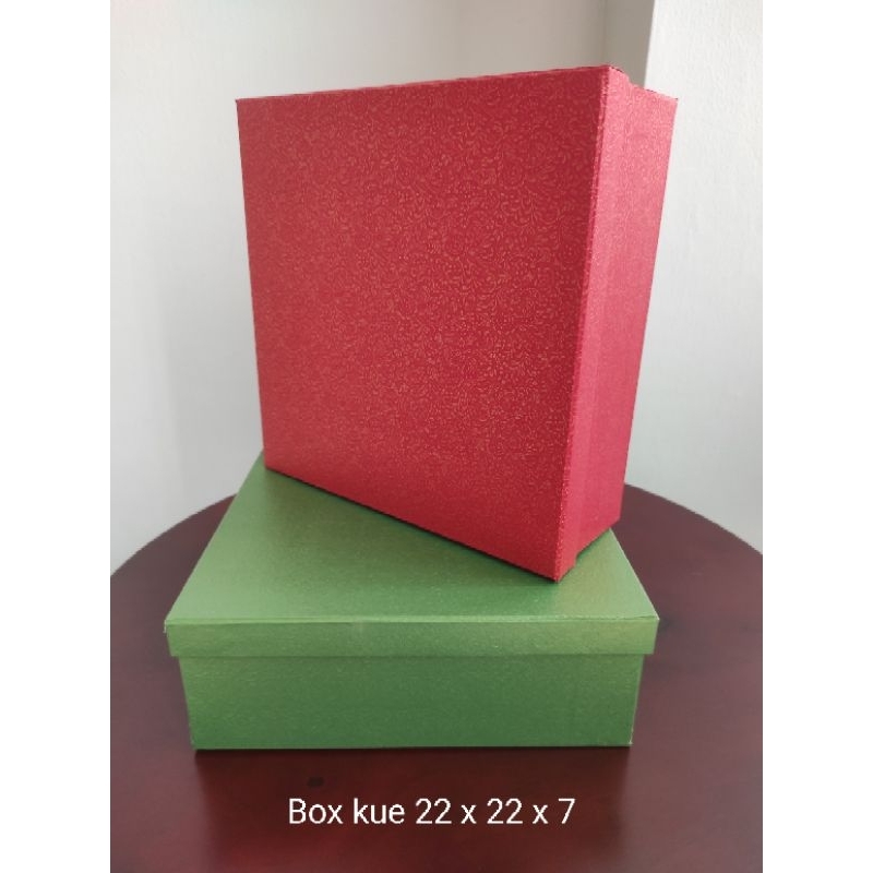 

Box kue 22 x 22 x 8 ( tebal )