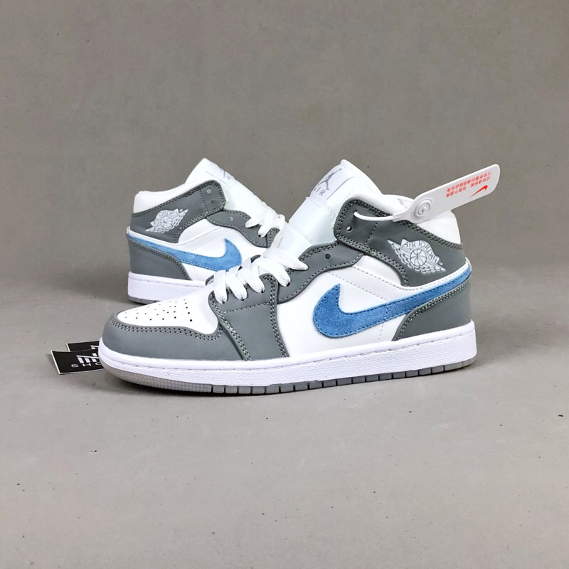 Sepatu Nike Air Jordan 1 Mid