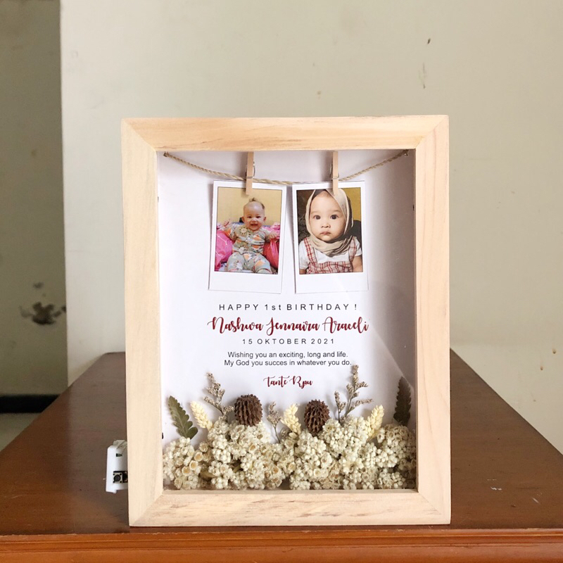 KADO PIGURA DENGAN LAMPU / KADO WISUDA / BUNGA KERING WISUDA