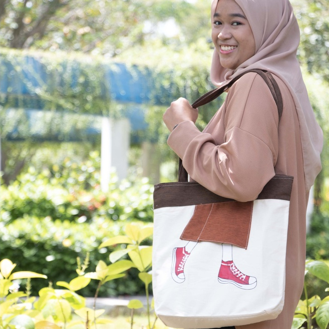 Tote Bag Kanvas Aesthetic Resleting Ukuran Besar Muat Laptop