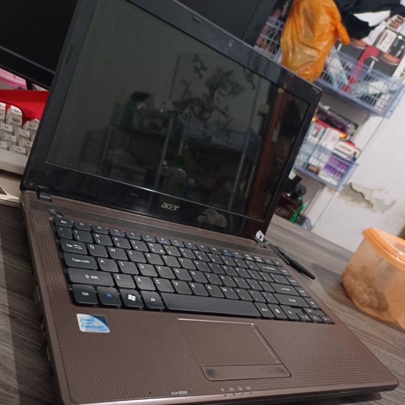Laptop Acer 4738Z rusak tanpa hardisk tanpa batre