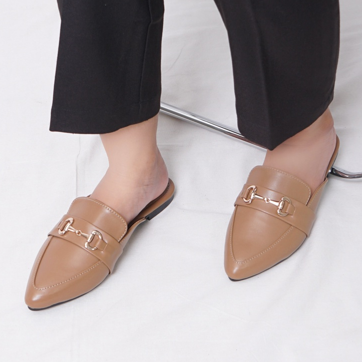 SARASARA YUK - SALSA Sepatu Sandal Wanita Slip On Mules Size 36 - 40 Casual Sendal Slop Teplek Flat Ujung Lancip Tertutup Anti Licin Warna Hitam Black Cream Brown Selop Premium 37 38 39 Perempuan Kekinian Terbaru Shoes ORI Original Mall Official Store