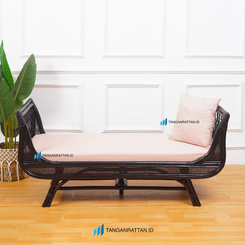 SOFA BANCH ROTAN HITAM PANJANG 3 SETAER DENGAN BANTAL PREMIUM / KURSI SOFA SANTAI BENCH ROTAN FINISHING MELAMIN EKSPOR