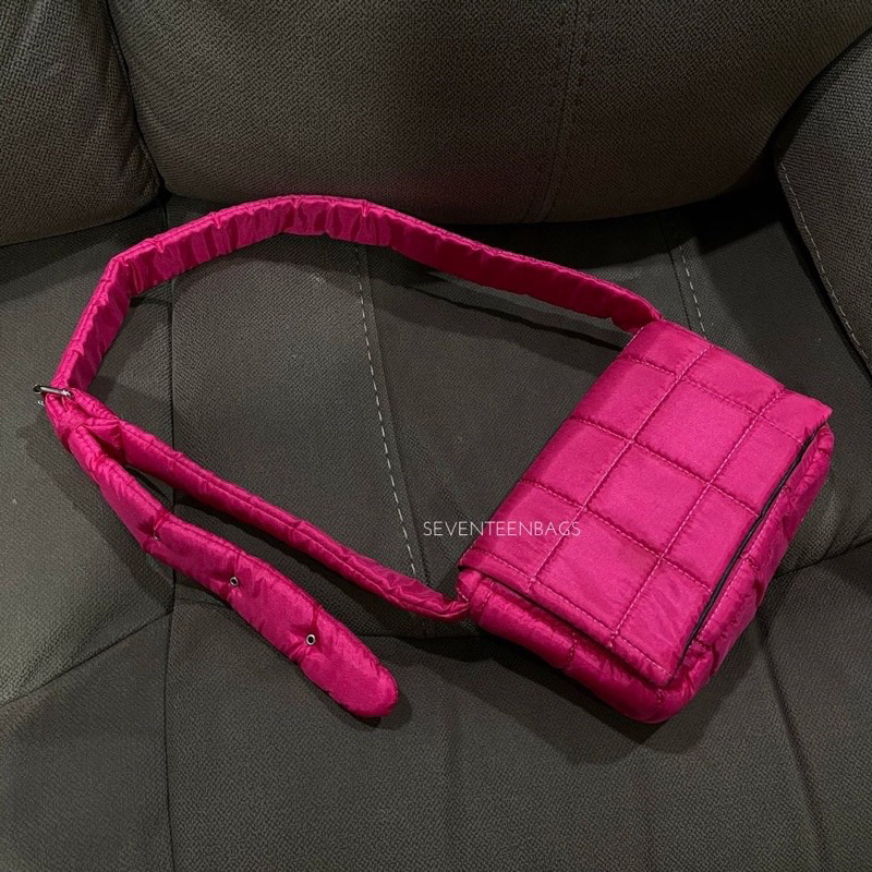 puffy bag selempang fuschia