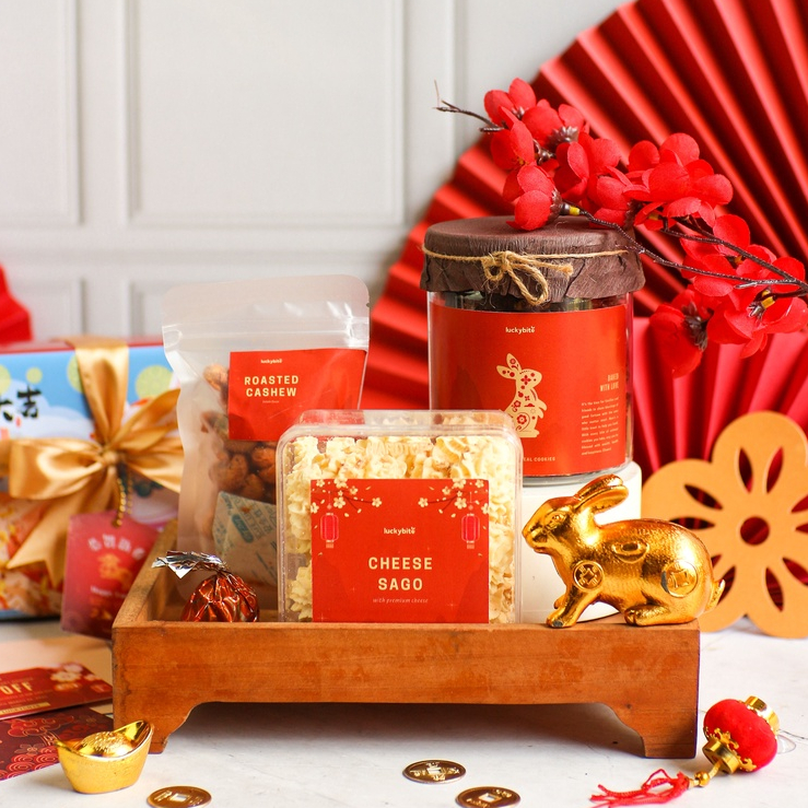 Hampers Imlek / CNY Hampers / Parcel Imlek - Semi Hardbox - Oatmeal Cookies + Red Velvet Cookies + Kacang Mede + Miniatur Naga + FREE KARTU + PITA + VOUCHER + BUBBLE WRAP | LUCKYBITE