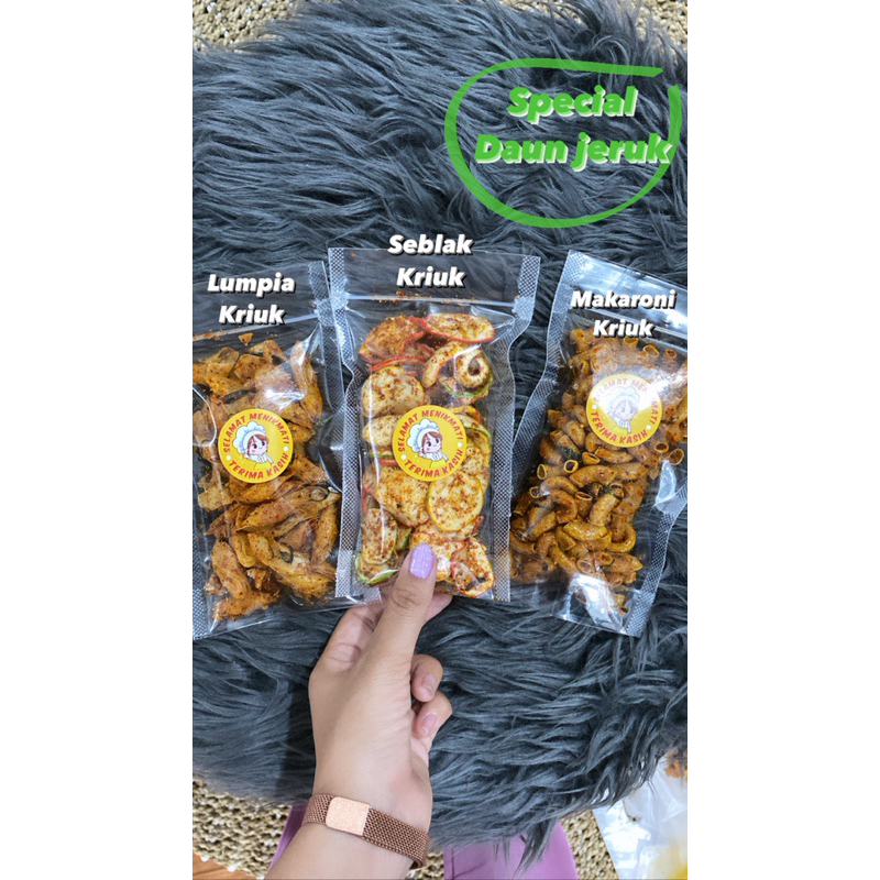 

cemilan kriuk daun jeruk