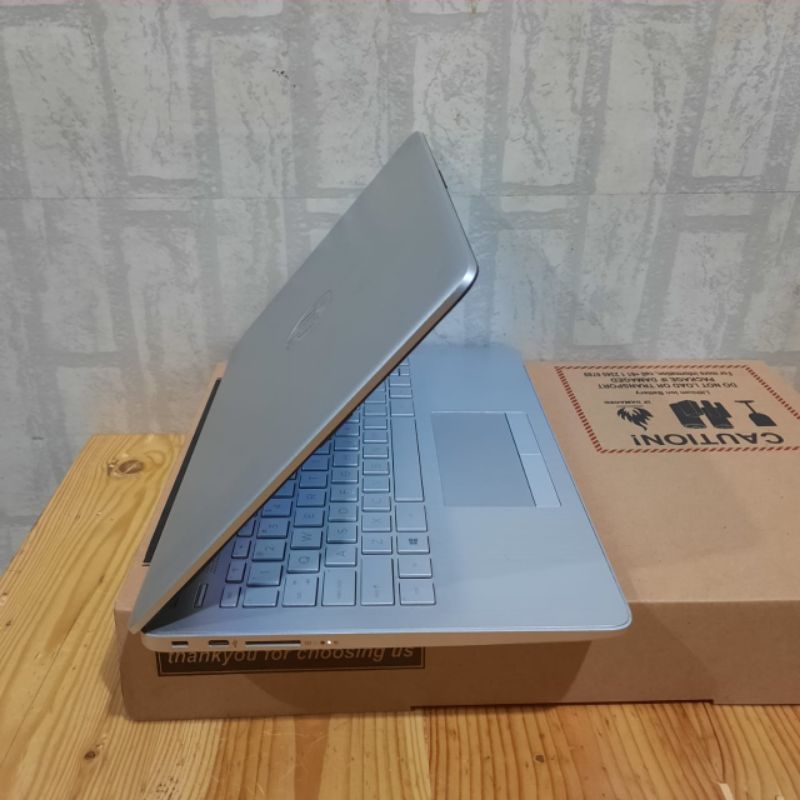 Laptop Hp 14s-cf0062TU i3-7020U Ram 4Gb/SSD 256Gb Uhd Graphics 620 Gaming Editing Lancar