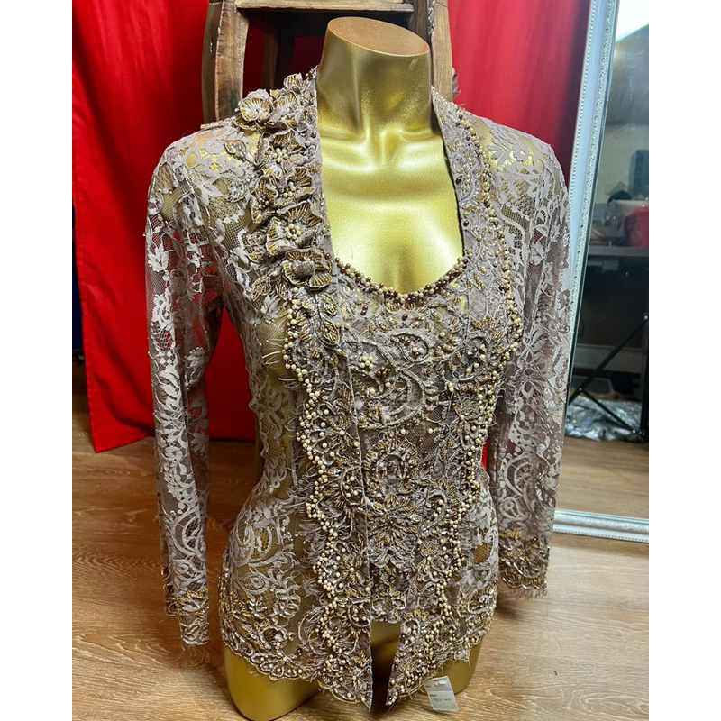kebaya kartini corsage payet pinggiran keliling bentuk