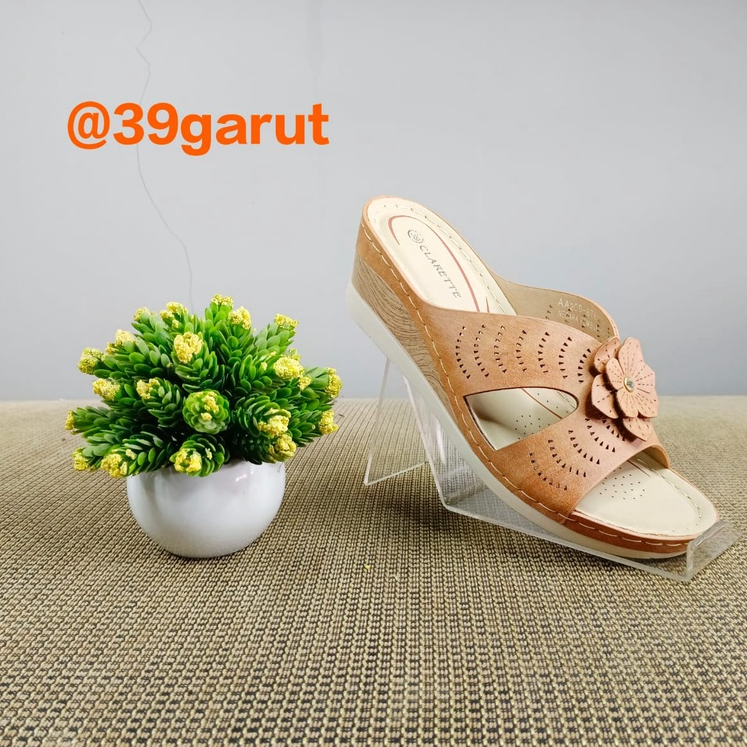 Sandal Wanita Wedges Clarette