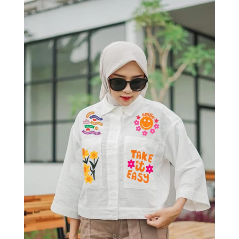 Kemeja wanita crop linen karakter xoxo vibes smile Daisy shirt