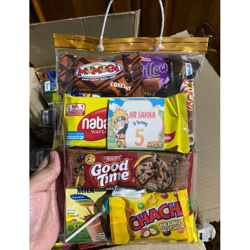 

SOUVENIR PARCEL BINGKISAN SNACK + KEMASAN ULANG TAHUN