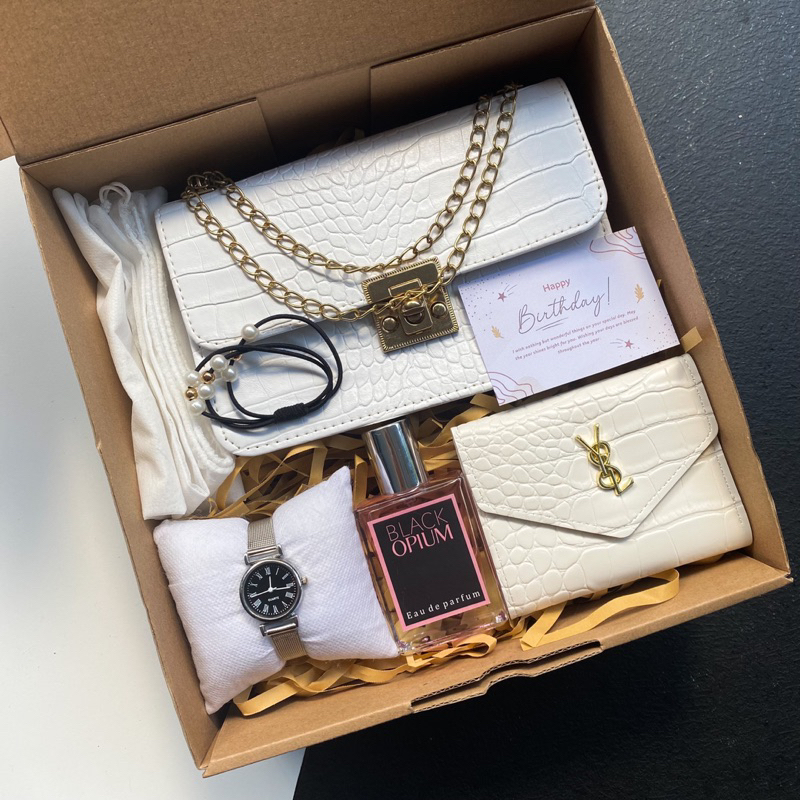 [A4743]HAMPERS GIFT BOX TAS LUCY/KADO PACAR/KADO VALENTINE/KADO ANNIVERSARY/KADO WISUDA/KADO WEDDING/HADIAH ULANG TAHUN/HAMPERS LEBARAN/HAMPERS RAMADAN/KADO HARI GURU/KADO HARI IBU/HADIAH PERNIKAHAN