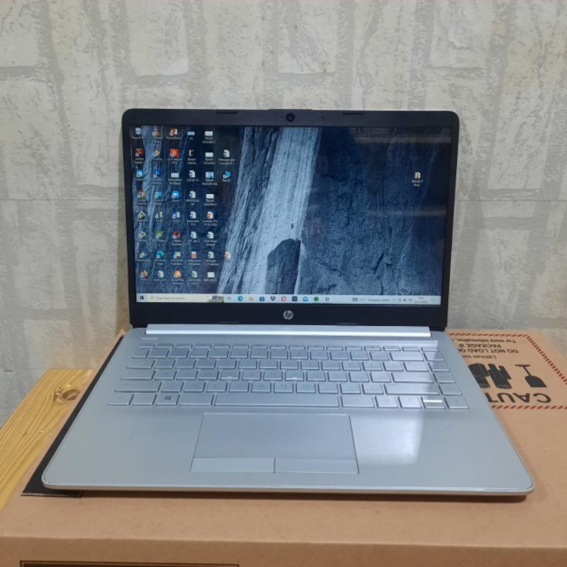 Laptop Hp 14s-cf0062TU i3-7020U Ram 4Gb/SSD 256Gb Uhd Graphics 620 Gaming Editing Lancar