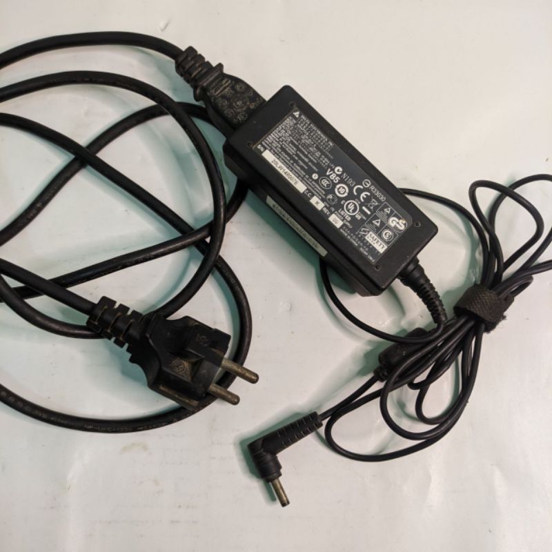 AC/DC ADAPTER DELTA ADP-30JH B ADAPTOR 19V 1.85A
