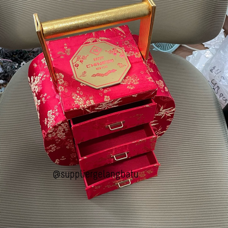 BOX KUE kering imlek toples 350 gram laci 3 cheongsam merah seserahan