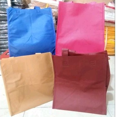 

Tas goodie bag spunbond/ spunbond kotak nasi hampers 22 x 22