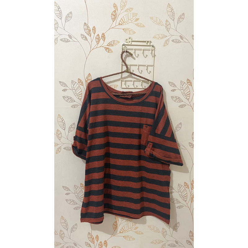 PRELOVED Triset Kaos