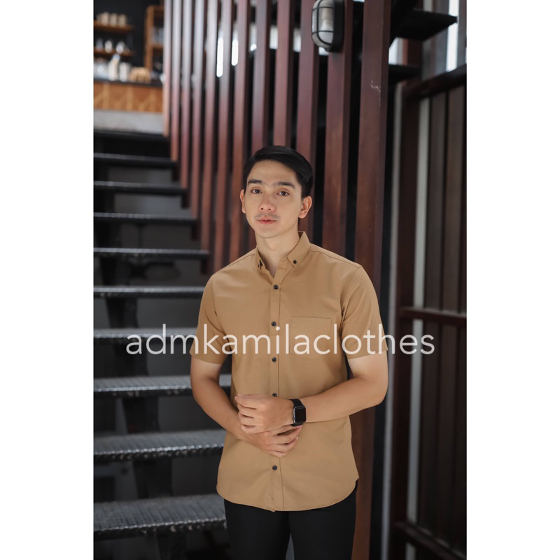 Kemeja pria cowok polos slimfit kasual basic HeM lengan pendek coklat