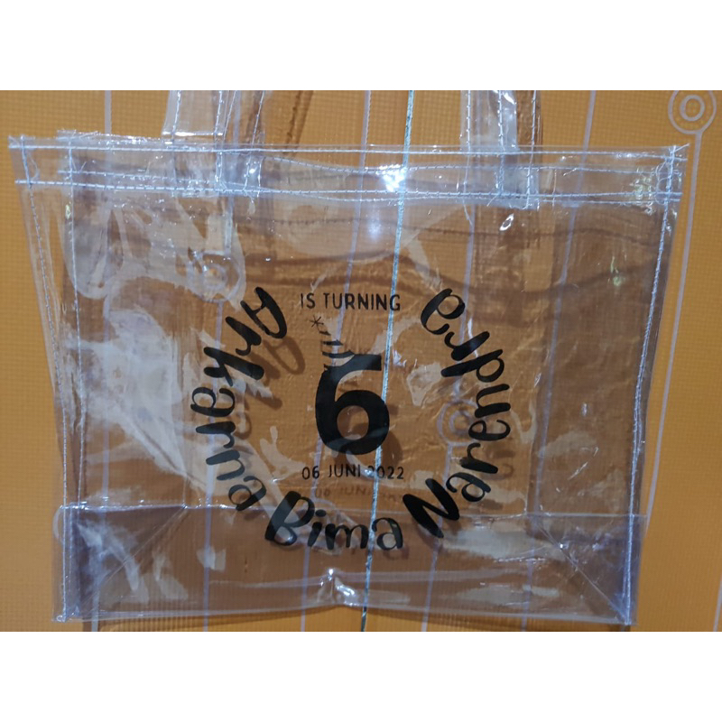 

Tas mika ukuran 20 x 15 x 10 (sablon 1sisi 1warna)