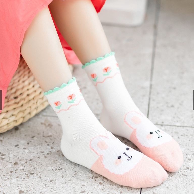 Kaos Kaki Anak Bayi SET 5 in 1  isi 5 pasang / 10 pcs  Bahan: katun, poliester Tebal, dapat menghangatkan kaki anak Mencegah dari gigitan nyamuk Cocok digunakan ke sekolah, berlibur, fashion Bahan tidak licin, mudah dibersihkan Sangat nyaman digunakan Pak