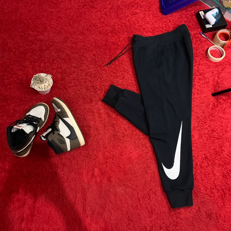 JOGGER NIKE BIG SWOOSH