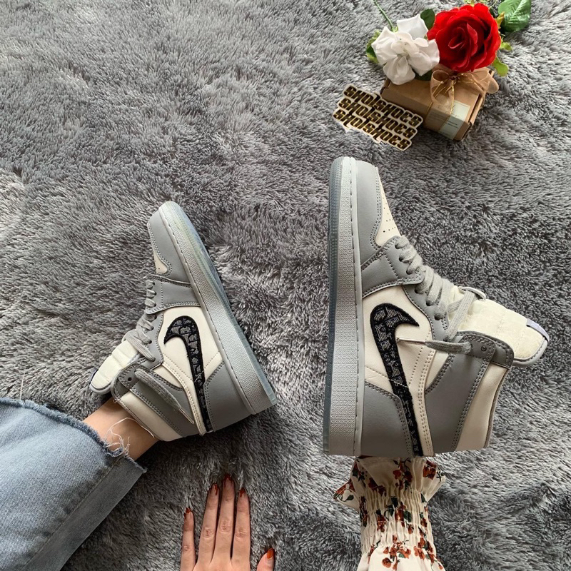 NIKE AIR JORDAN 1 HIGH x DIOR