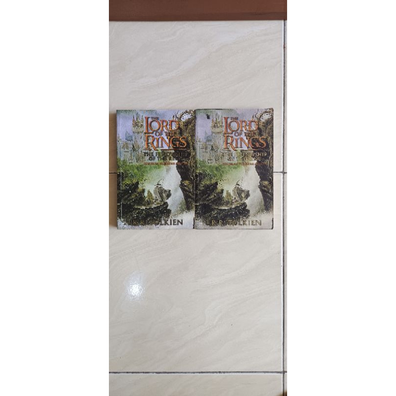 J.R.R.TOLKIEN-THE LORD OF THE RINGS THE FELLOWSHIP OF THE RING-SEMBILAN PEMBAWA CINCIN.