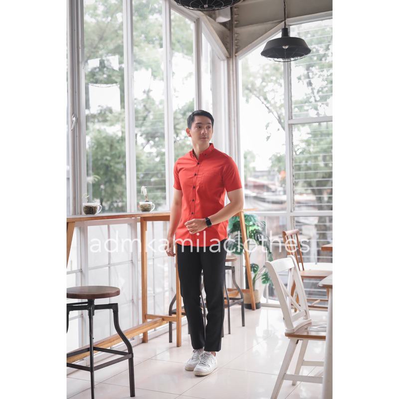 Kemeja pria cowok polos slimfit kasual basic HeM lengan pendek merah bata