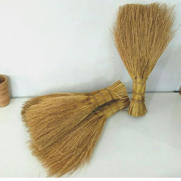 Dekorasi Sapu Jerami Padi Kering