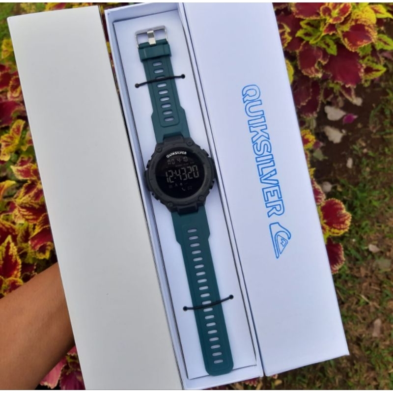 jam tangan QUIKSILVER ori BM bisa buat berenang