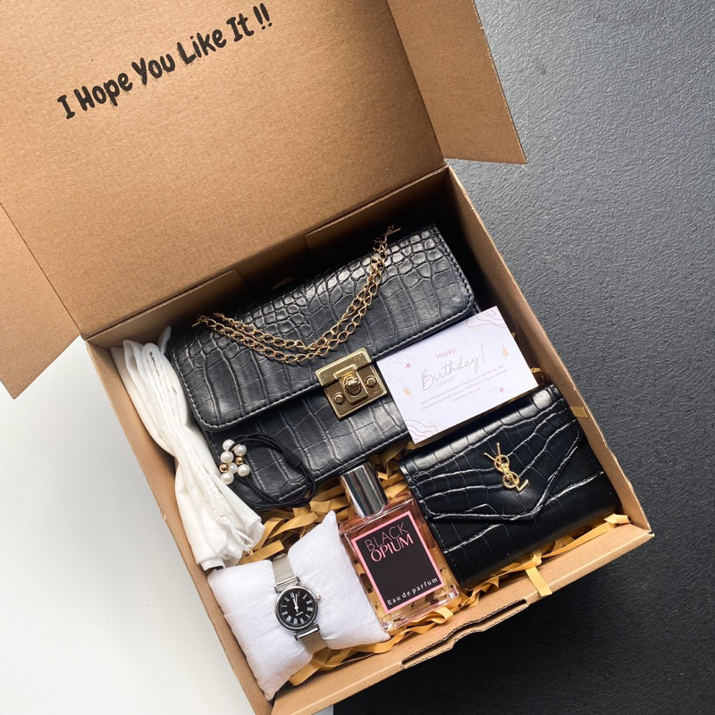 [A4743]HAMPERS GIFT BOX TAS LUCY/KADO PACAR/KADO VALENTINE/KADO ANNIVERSARY/KADO WISUDA/KADO WEDDING/HADIAH ULANG TAHUN/HAMPERS LEBARAN/HAMPERS RAMADAN/KADO HARI GURU/KADO HARI IBU/HADIAH PERNIKAHAN