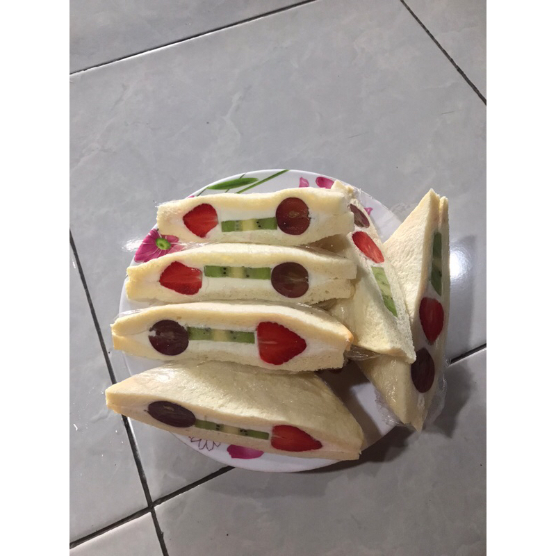 

sando fruit sandwich
