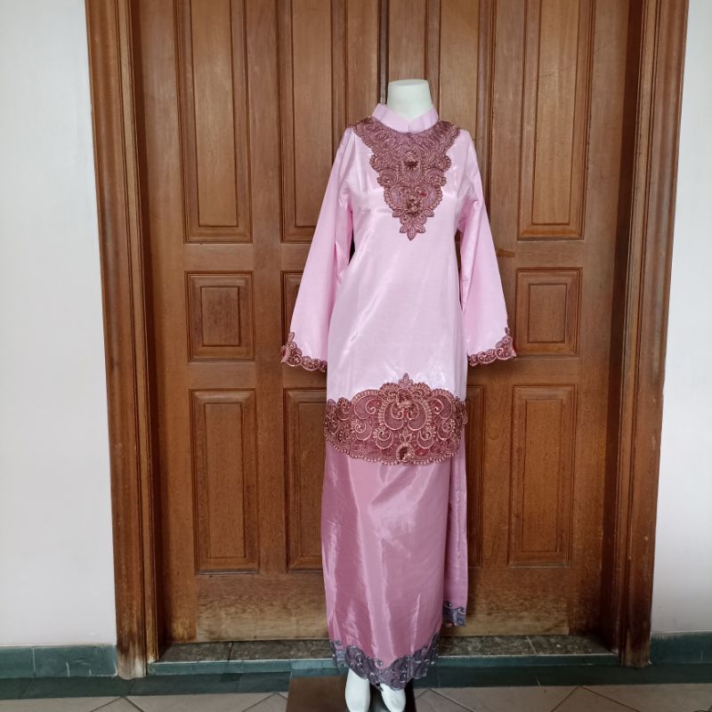 Setelan Baju Kurung Melayu