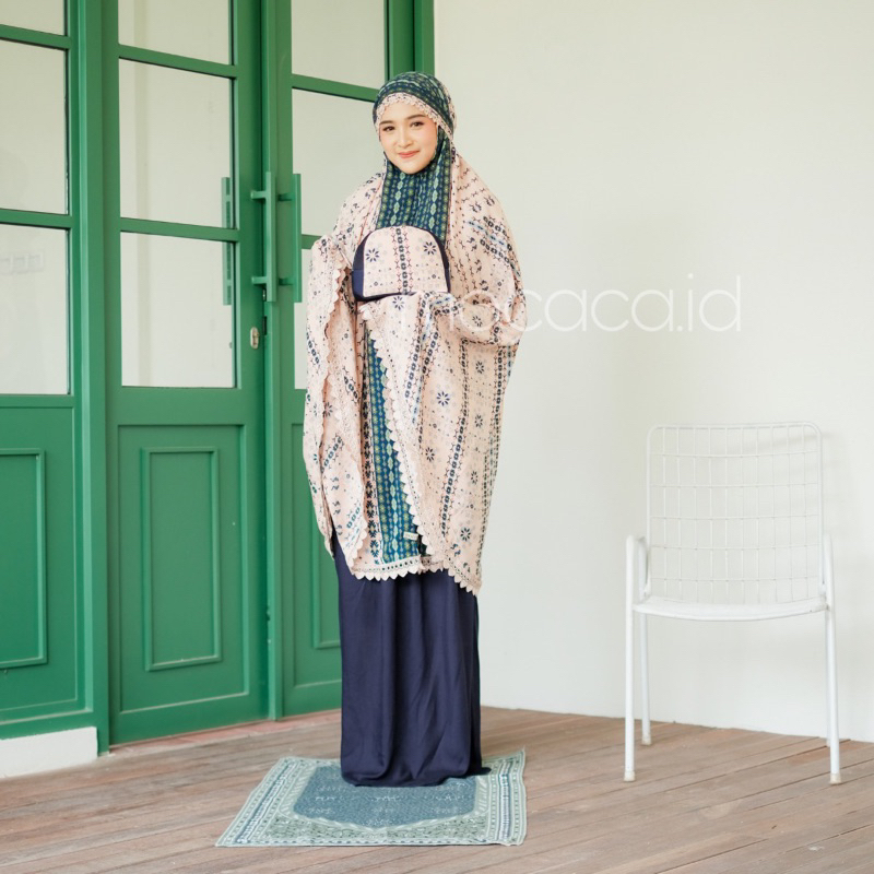 Mukena Dewasa Jumbo 3 in 1 seri navy cream Tali Lebar Renda cantik cocok untuk kado gratis tas travelling pouch cantik bisa gosend bandung bahan super adem halus ringan tidak menerawang